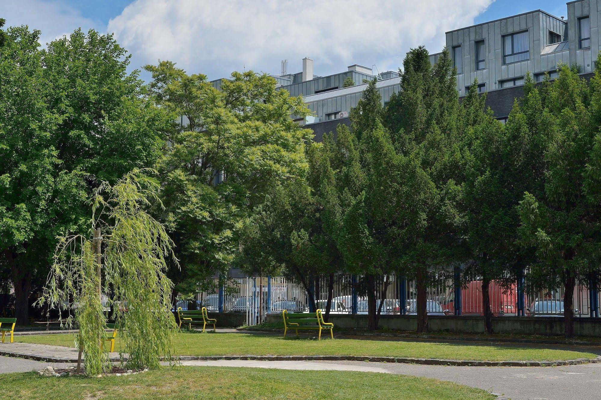 Ambiente Serviced Apartments - Dunajska Bratislava Dış mekan fotoğraf
