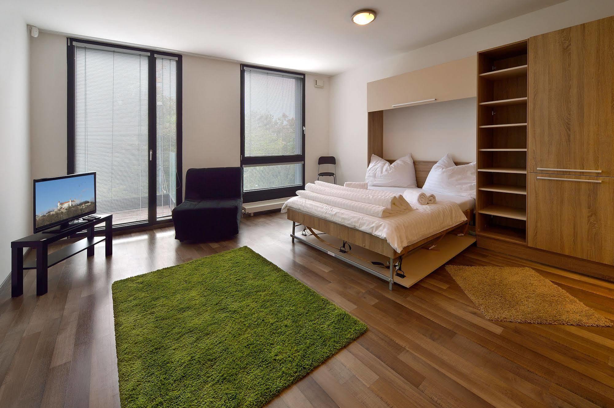 Ambiente Serviced Apartments - Dunajska Bratislava Dış mekan fotoğraf